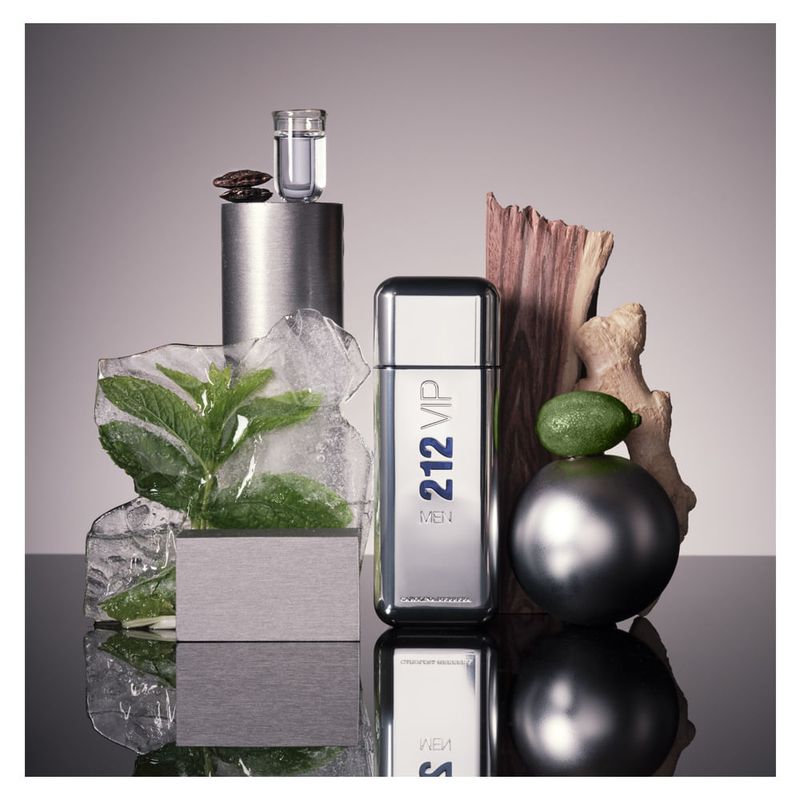 perfume-masculino-carolina-herrera-212-vip-men-eau-de-toilette-50ml-4