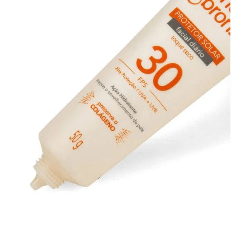 Protetor-Solar-Facial-Cenoura-e-Bronze-FPS30-50g_2